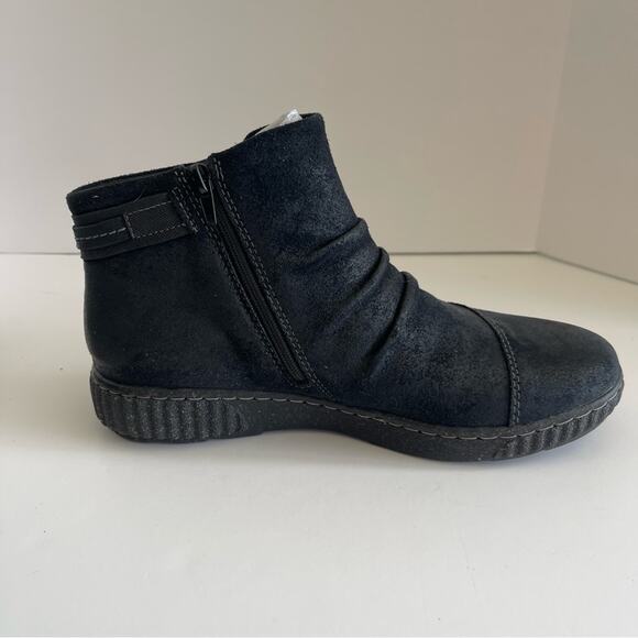 Clarks Suede Ankle Boots Black Booties - Picture 10 of 16